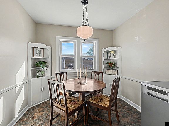 5th image of 415 S Jackson St