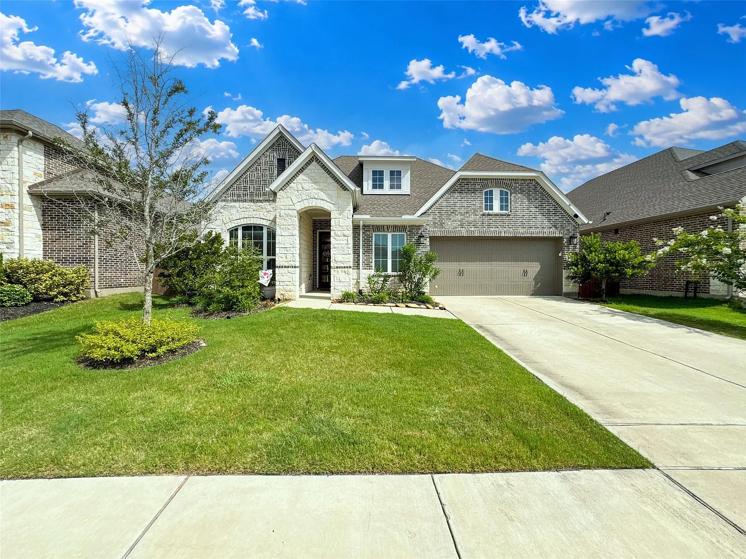 4 bed, 3.0 bath, 2539 sqft, $3,100 — Photo 2