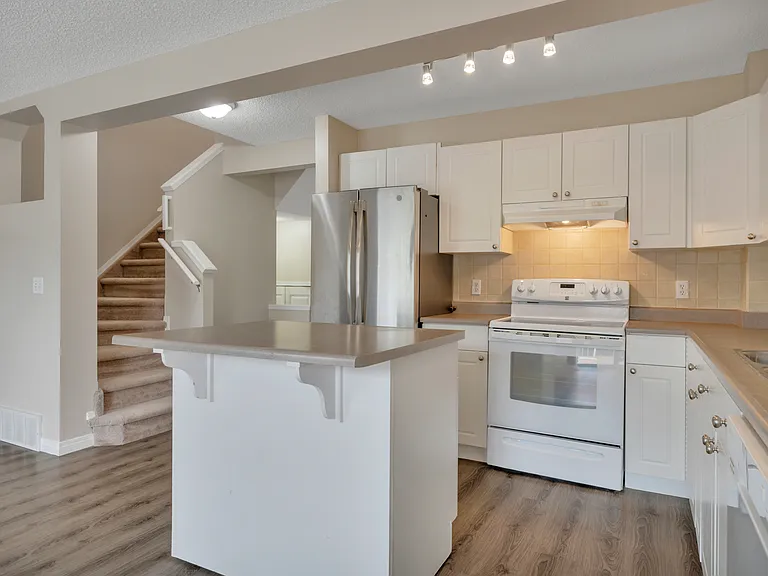 37 Vaughn Ave #37 — Photo 13