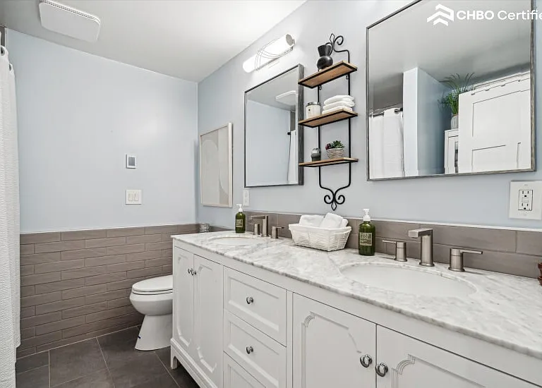 Guest bath with full tub/shower, heated floors and double