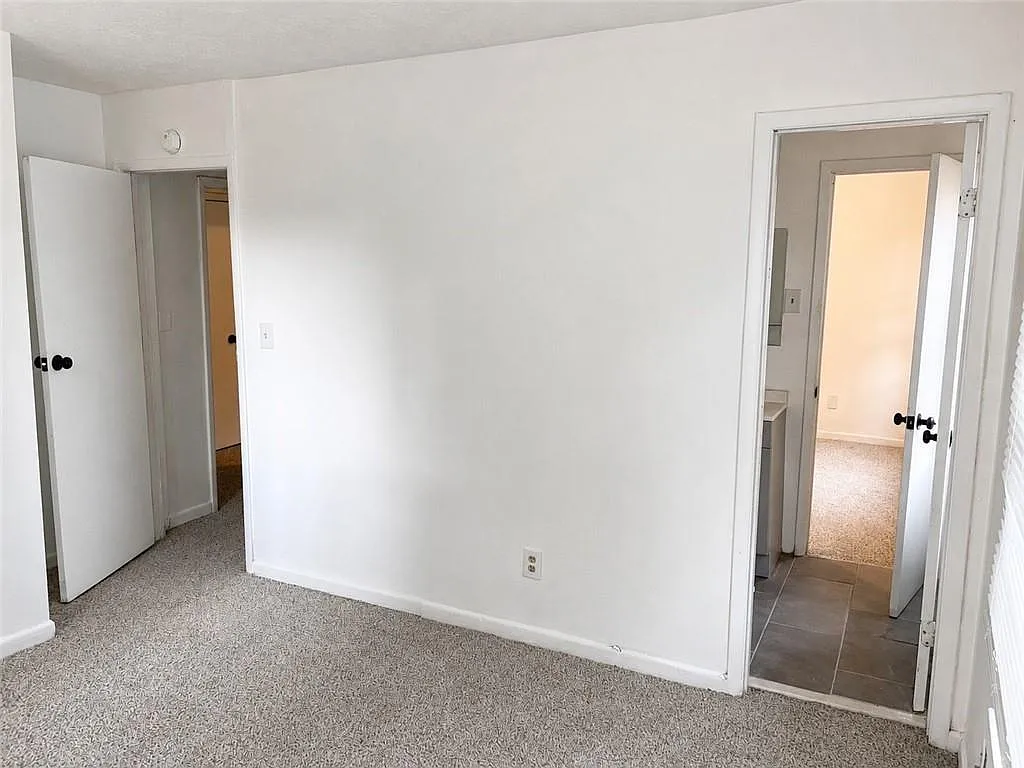 5 bed, 3.0 bath, 1903 sqft, $2,300 — Photo 4