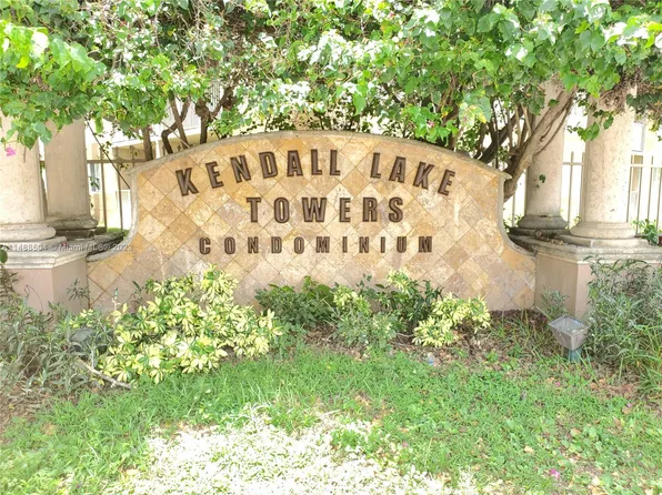 15221 SW 80th St APT 303, Miami, FL 33193