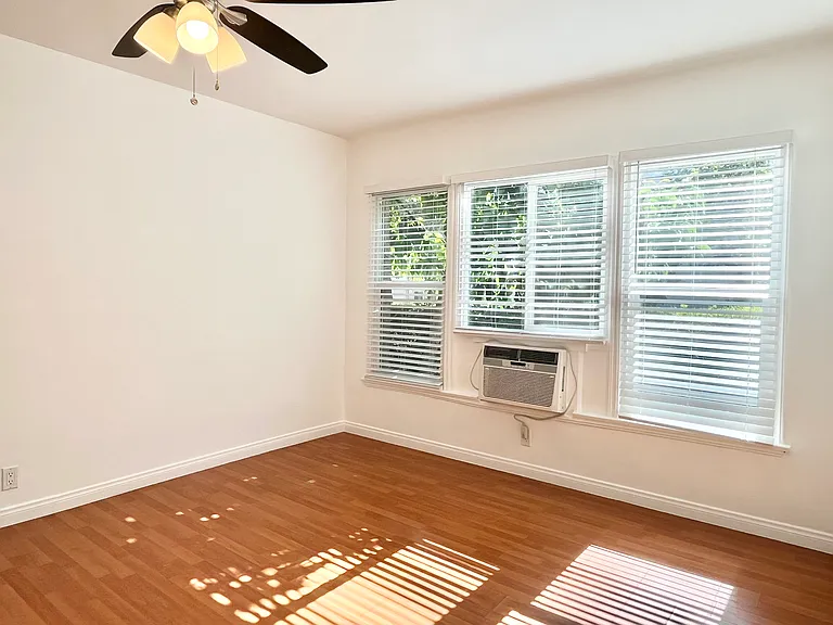 7120 Hawthorn Ave — Photo 2