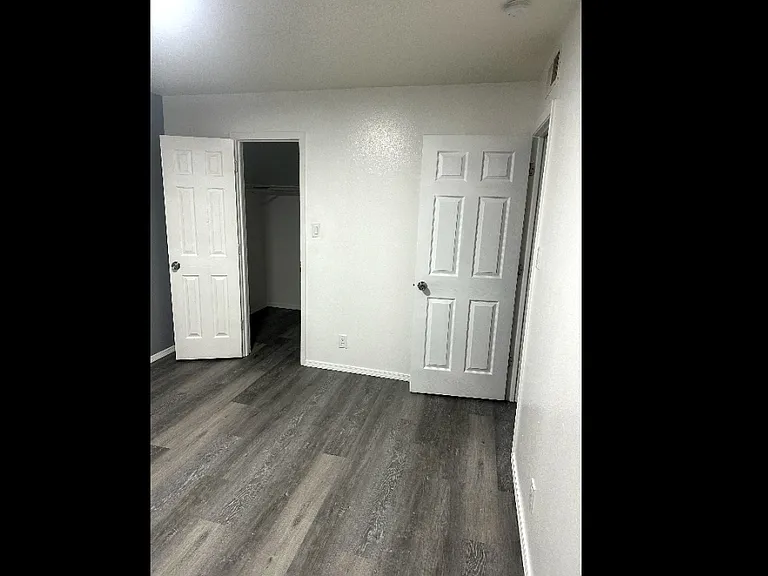 11109 Ventura Pl NE #4 — Photo 1