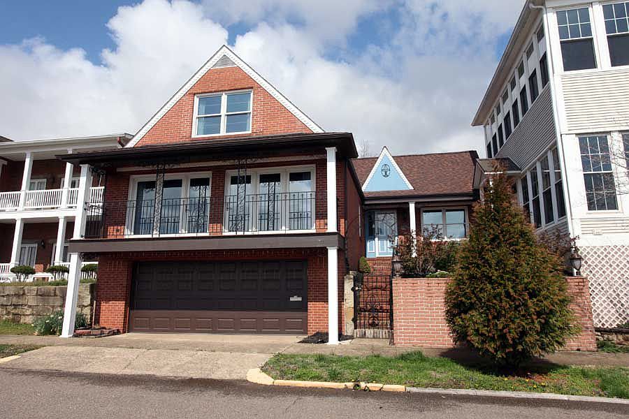 1st image of 254 1st Ave
