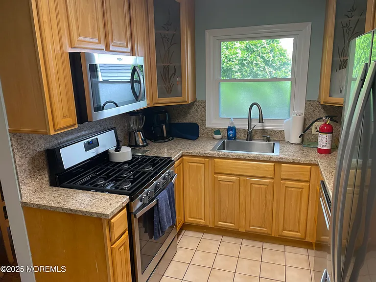 300 4th Ave — Photo 12