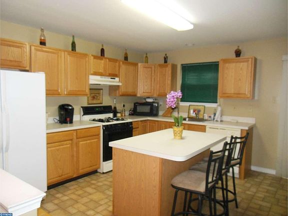 3rd image of 229 Danielle Ln