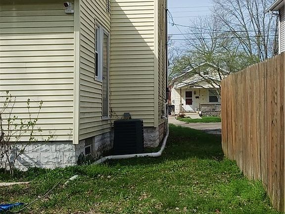 3rd image of 938 Walnut St