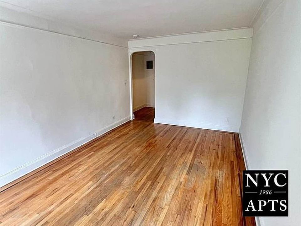 2nd image of 220 E 52nd St APT 3E