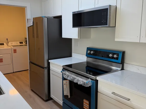 120 Creekwood Dr #103, Newport, KY 41071