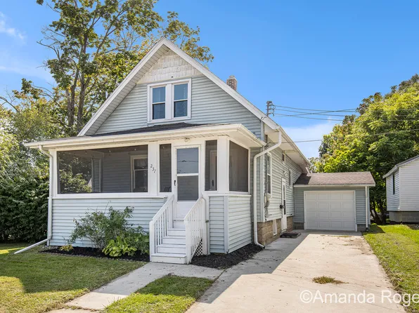237 E Lincoln Ave, Ionia, MI 48846