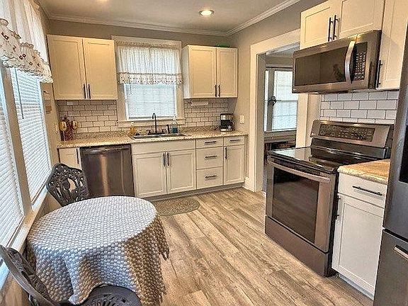 4th image of 604 E Jefferies St