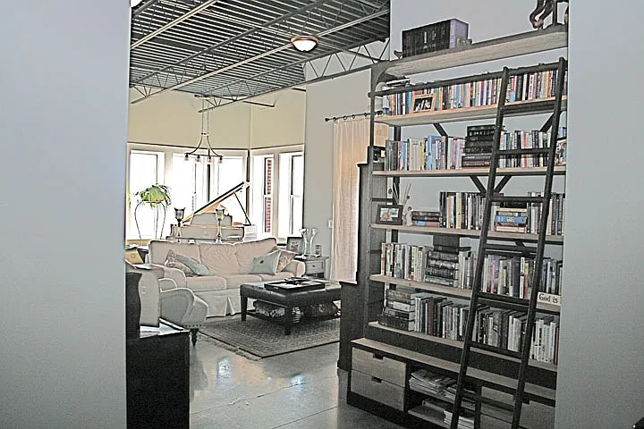 3 bed, 2.5 bath, 2242 sqft, $2,000 — Photo 3