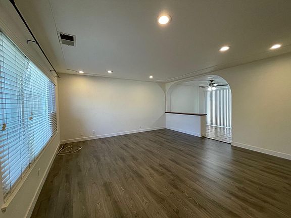 3rd image of 1362 McQuesten Dr APT B