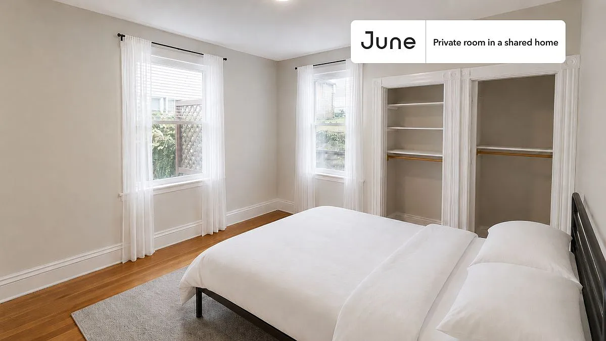 Queen bedroom in 2 bed/1 bath home in Allston #1314 B — Photo 1