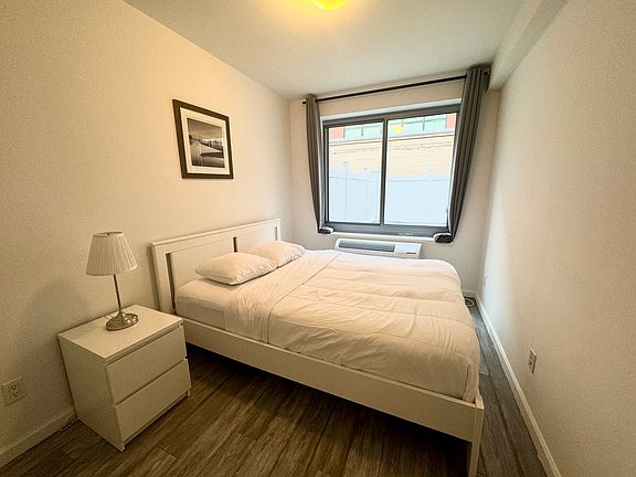 4th image of 521 W 48th St #2E