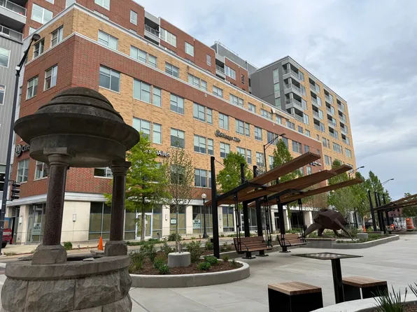 301 N Neil St APT 703, Champaign, IL 61820