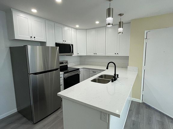3rd image of 3550 Ruffin Rd Unit 234