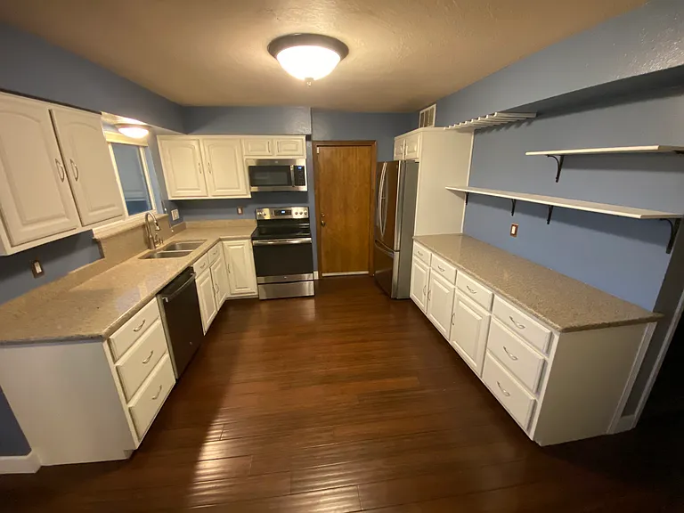 524 Oakwood Pl NE — Photo 10