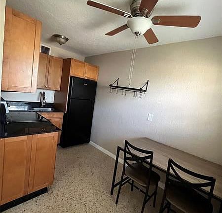 3rd image of 1201 N E St APT 3