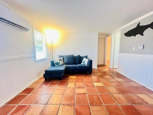 2 bed, 700 sqft, $1,800 — Photo 2