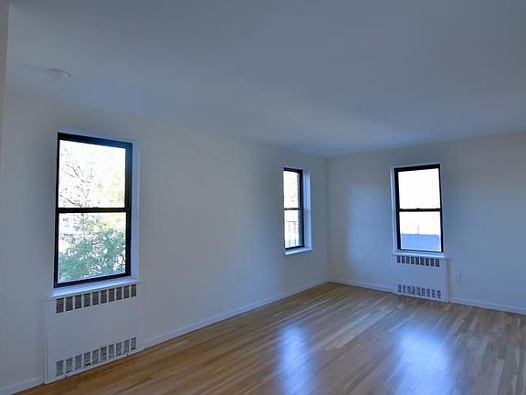 4th image of 125 Christopher St APT 5A