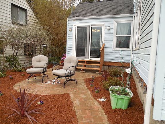 5th image of 415 S Yantic Ave