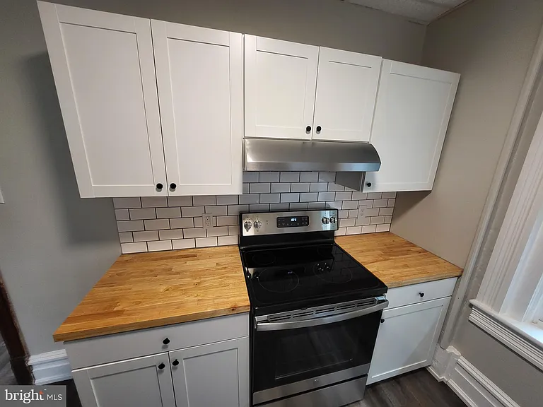 201 E Market St — Photo 3