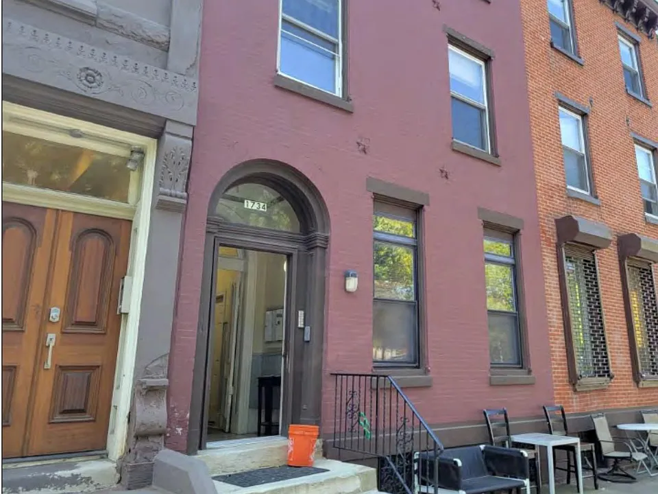 1734 W Girard Ave #1