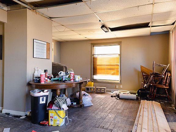 5th image of 703 W West St
