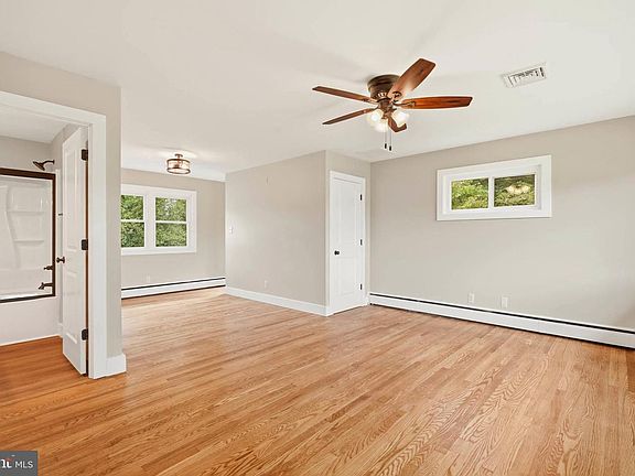 5th image of 8643 Ridge Rd