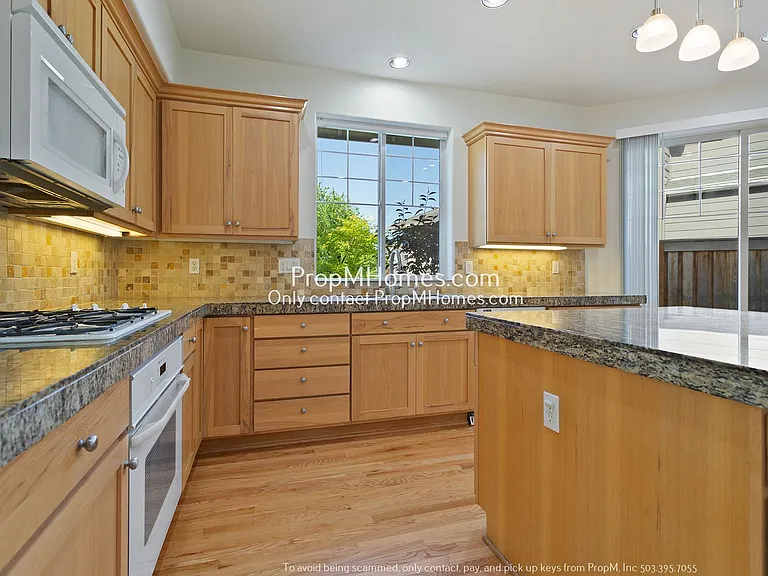 340 SW Delta Dr — Photo 5