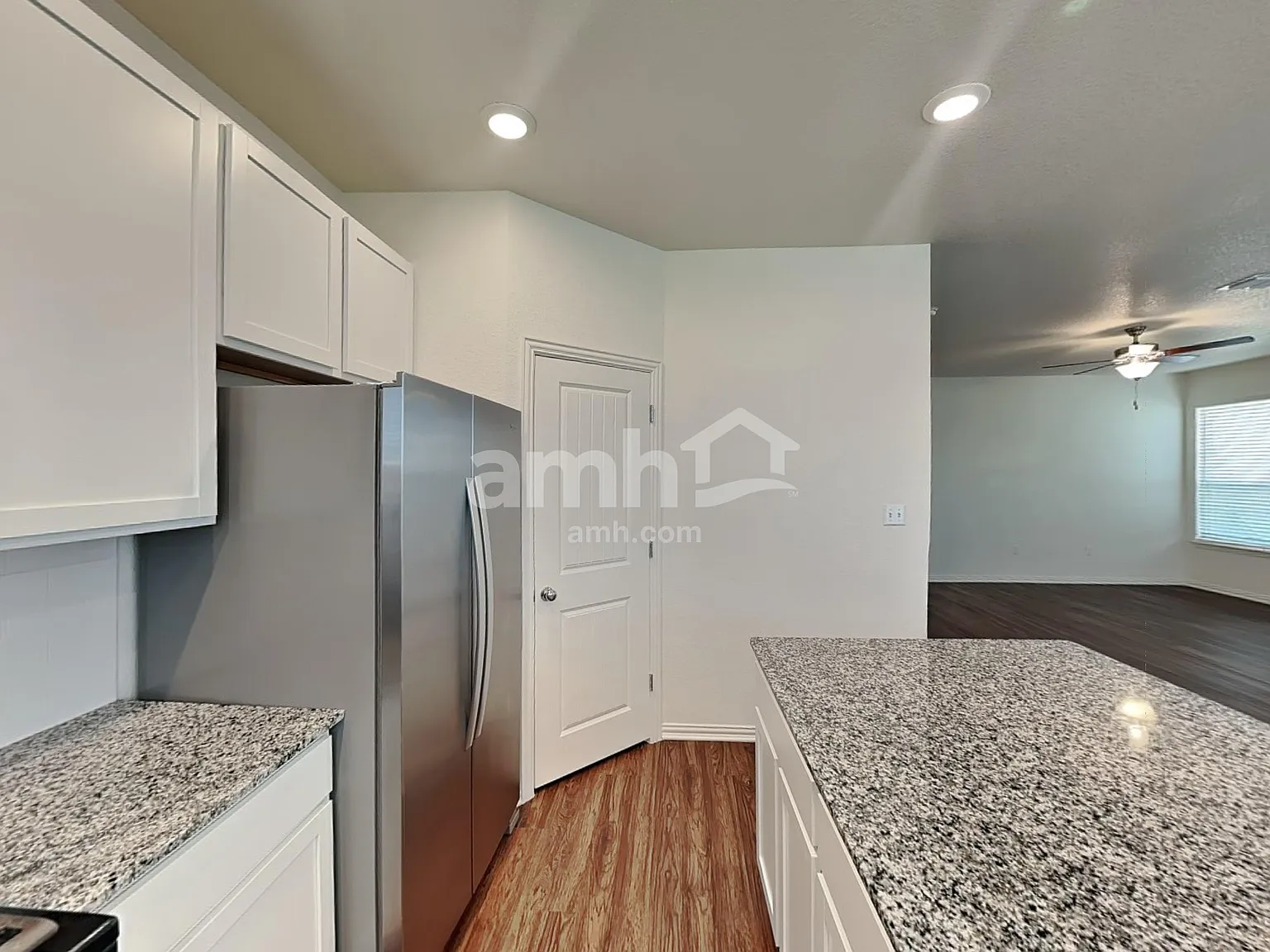 4 bed, 2.5 bath, 1882 sqft, $1,970 — Photo 2