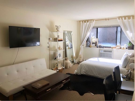 5th image of 421 W Barry Ave APT 401