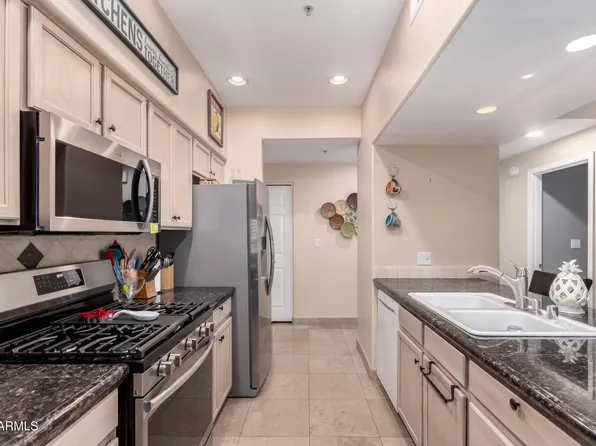 7401 W ARROWHEAD CLUBHOUSE Drive #1023, Glendale, AZ 85308