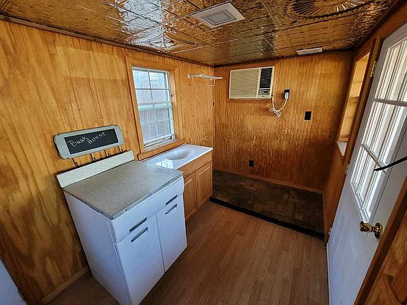 Possible kitchenette area