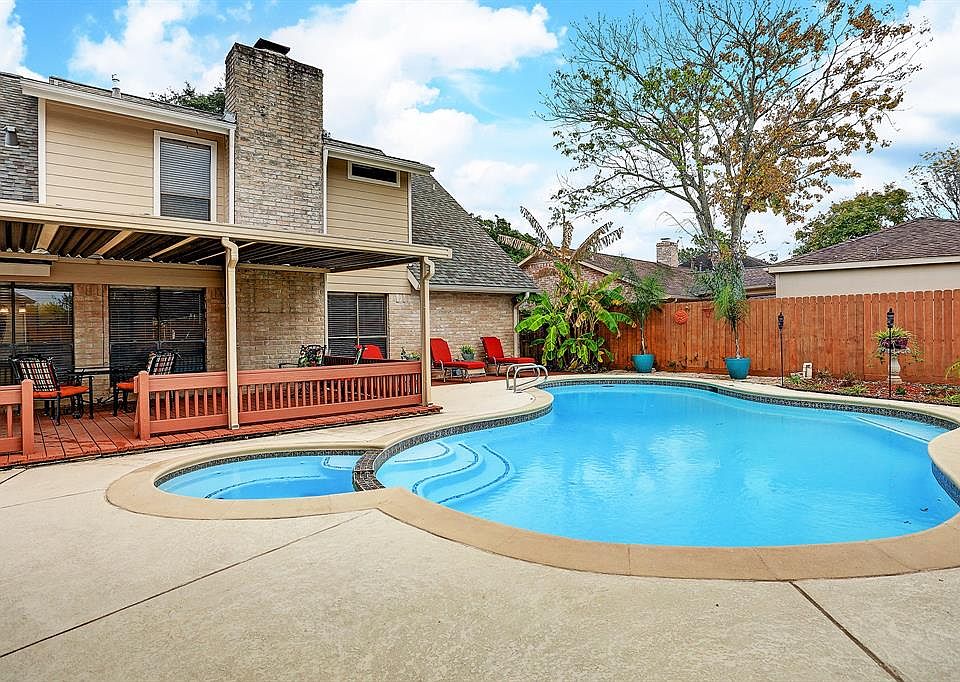 1st image of 2814 Colonial Dr