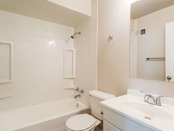 5th image of 1885 Clover Ln