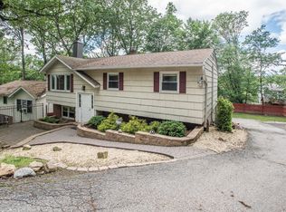6 Chincopee Ave, Hopatcong, NJ 07843