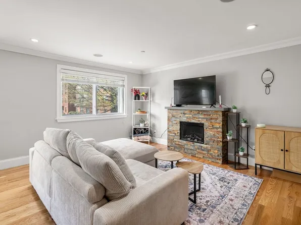 293 D St #2, South Boston, MA 02127