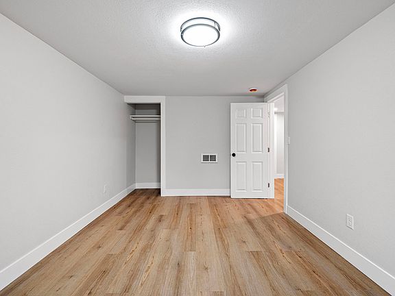 4th image of 920 W 20th Ave