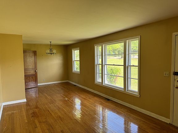 5th image of 217 Kennith Dr
