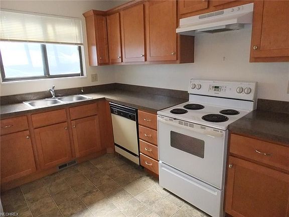 2nd image of 9423 Langdon Ln #209