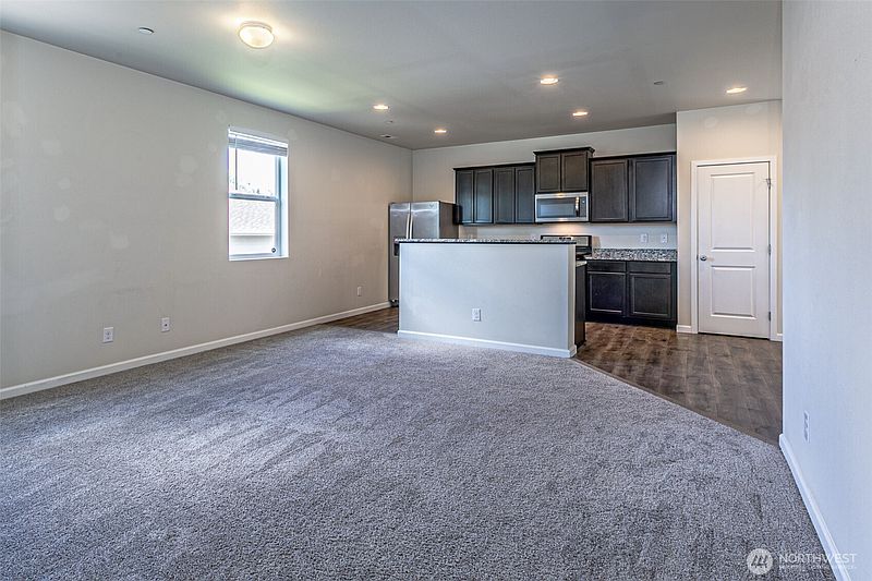 3rd image of 4422 Hammersley Way NW