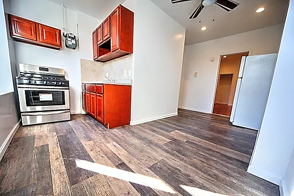 Rented by Metropolitan Realty | media 3