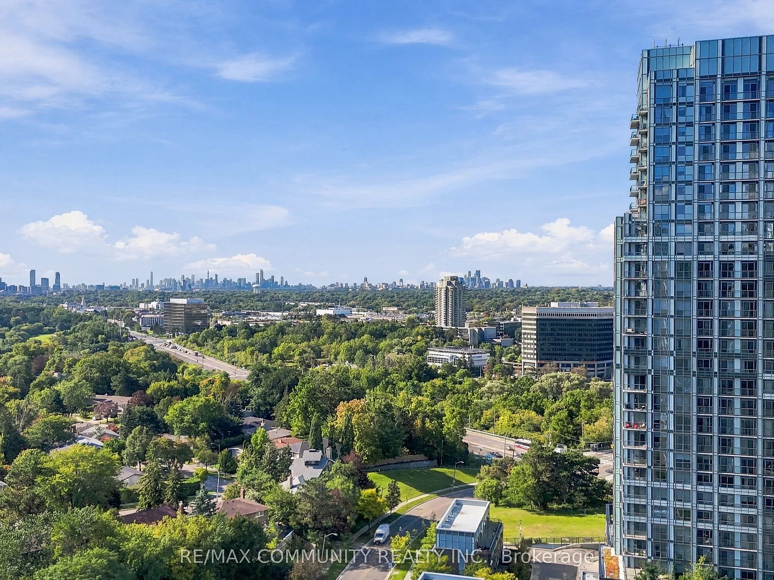 18 Graydon Hall Dr — Photo 2
