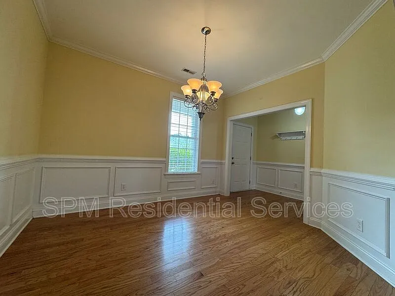 5 bed, 3.0 bath, 2744 sqft, $2,995 — Photo 3