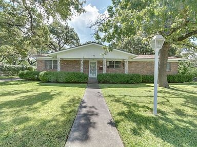 705 N Milam St Fredericksburg Tx 78624 Zillow