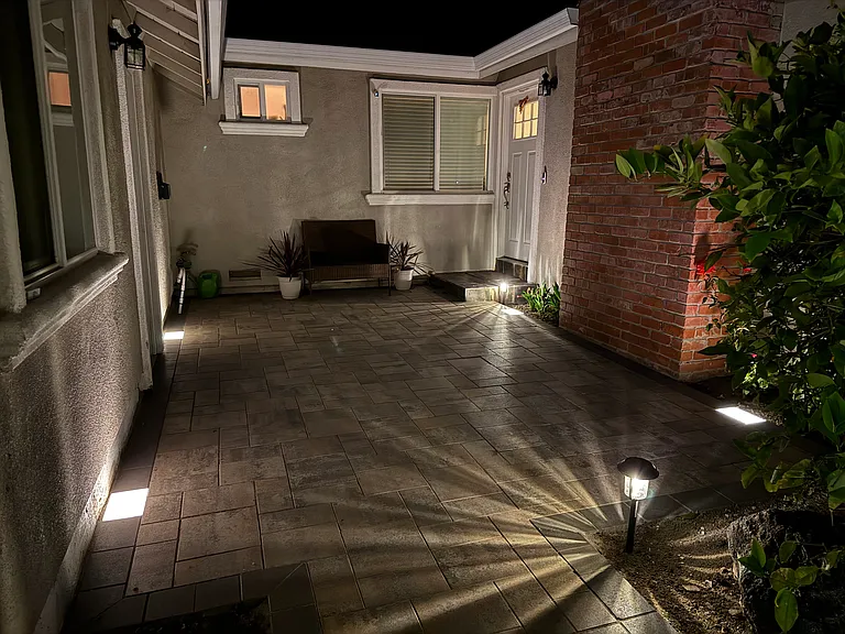 Walkway lights
