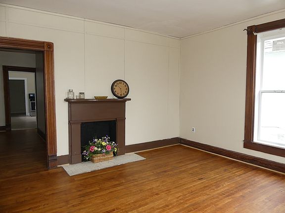 5th image of 510 E Water St